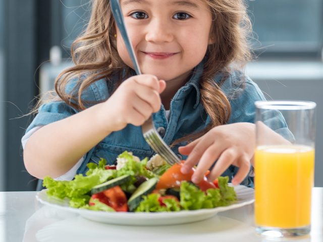 Jak zachęcić dzieci do jedzenia warzyw?