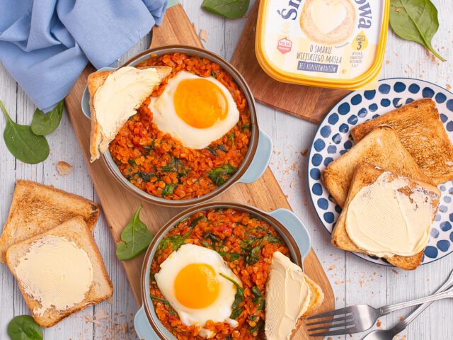 Ukraińskie śniadanie – Soczewica ze szpinakiem i jajkiem    